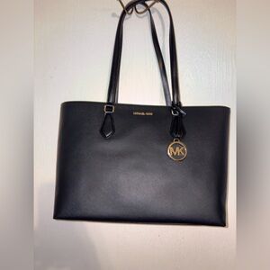 Michael Kors Sheila Large Tote Bag